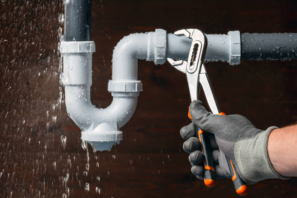 Professional Gas Line Repair technician working in Lyons, KS